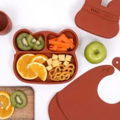 We Might Be Tiny Vaisselle Enfant Assiette En Silicone Ours Brique -Vaisselle et accessoires de cuisine enfant Soldes assiette en silicone ours brique 5