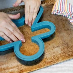 DENA Accessoires De Cuisine Enfant Moule à Gâteau Personnage Bleu -Vaisselle et accessoires de cuisine enfant Soldes moule a gateau personnage bleu 2