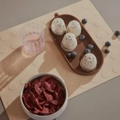 OYOY Living Design Accessoires De Cuisine Enfant Plateau Marron En Silicone H2xL27,5x12cm -Vaisselle et accessoires de cuisine enfant Soldes plateau marron en silicone h2xl27 5x12cm 1