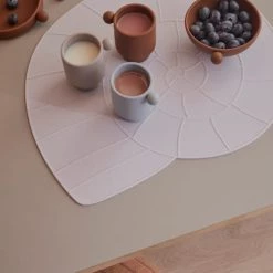 OYOY Living Design Accessoires De Cuisine Enfant Plateau Marron En Silicone H2xL27,5x12cm -Vaisselle et accessoires de cuisine enfant Soldes plateau marron en silicone h2xl27 5x12cm 3