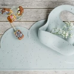 Kindsgut Accessoires De Cuisine Enfant Set De Table En Forme De Nuage En Silicone Arrose Vert D'eau -Vaisselle et accessoires de cuisine enfant Soldes set de table en forme de nuage en silicone arrose vert d eau 3