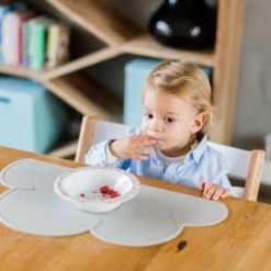 Kindsgut Accessoires De Cuisine Enfant Set De Table En Forme De Nuage En Silicone Taupe -Vaisselle et accessoires de cuisine enfant Soldes set de table en forme de nuage en silicone taupe 3